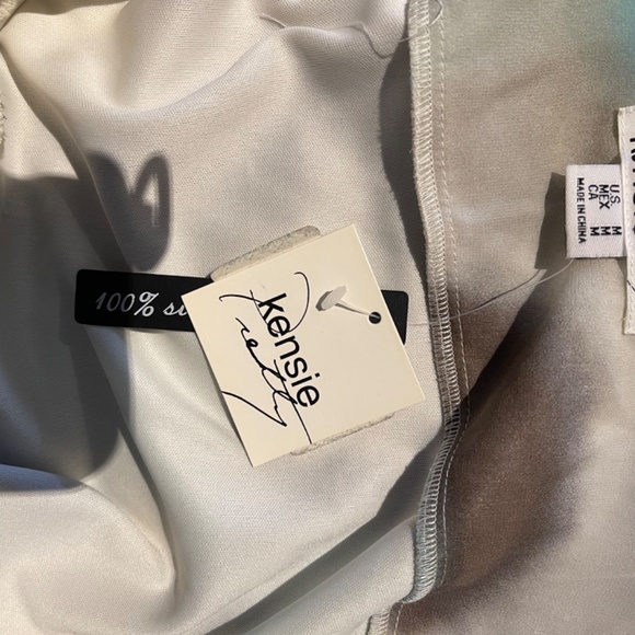 NWT KENSIE  UNIQUE HALTER TOP , LIGHT AND FLOATY - Picture 4 of 4